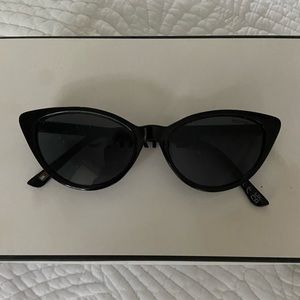 Tommy Hilfiger cat eye sunglasses